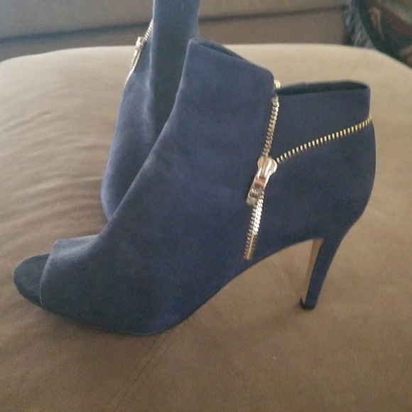 Heels - Picture 3 of 4